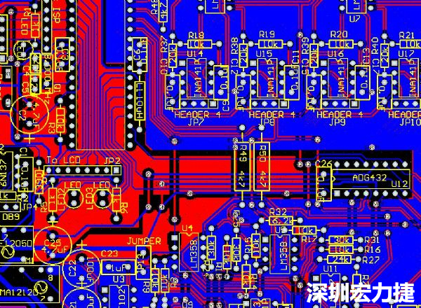 一般產(chǎn)品的PCB設(shè)計(jì)，多數(shù)先決定元件布局，再進(jìn)行線路連接，于元件位置就先改善干擾問(wèn)題，再?gòu)木€路細(xì)節(jié)著手改善產(chǎn)品。
