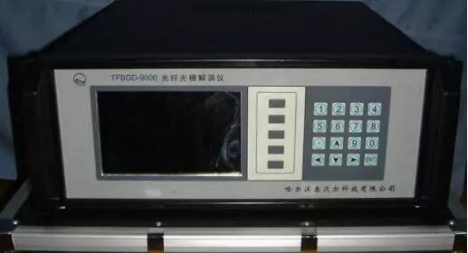 先將你要抄板的PCB板放到掃描儀中，啟動(dòng)掃描儀