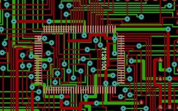圖1：兩種PCB模型的部分電路。頂圖：傳統(tǒng)設(shè)計版本。