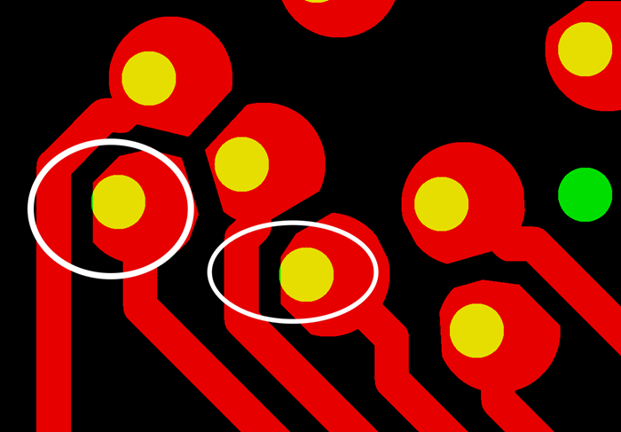 PCB生產(chǎn)會產(chǎn)生同一方向性的小小量偏移，焊盤被削的方向無規(guī)則，最惡劣的情況還會出現(xiàn)個別孔破焊環(huán)