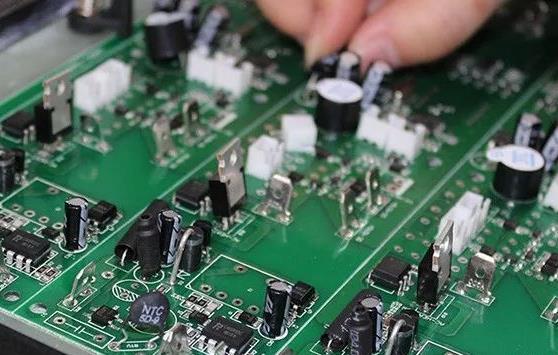 PCBA加工貼片元器件與插件元器件的區(qū)別在哪？